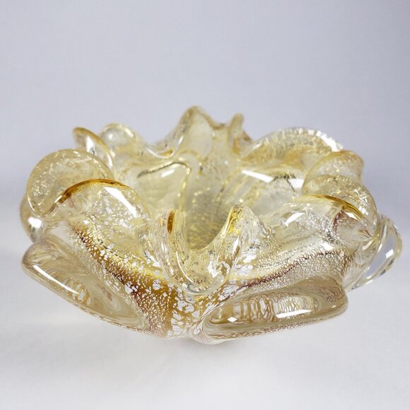 Small Ruffled 6 Lobed Golden Cased Art Glass Bowl with Silver Aventurine Flecks - Picture 4 of 10